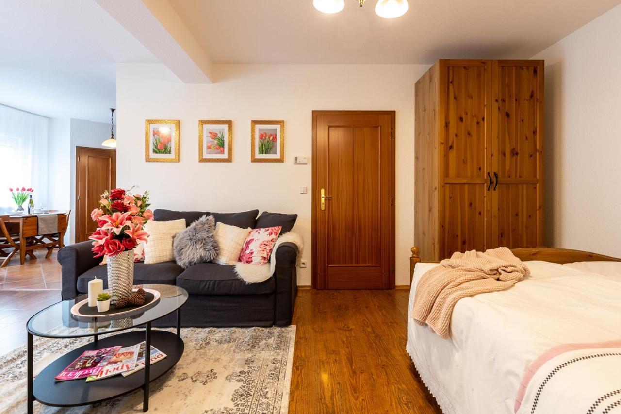 Apartman Dream V Mikulove - Jine Ubytovani Lednice Apartment Bagian luar foto